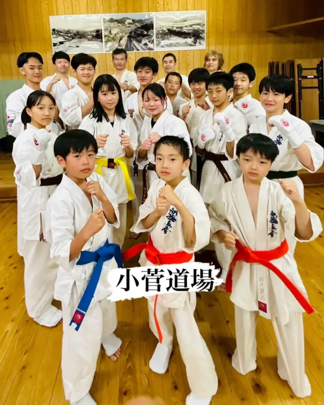 【小菅道場】
本日も佐世保や諫早からみんな集まり楽しく稽古しました(^^)
お問い合わせも多く見学や体験も随時募集しています。
☆☆☆☆☆☆☆☆☆☆☆☆☆
【長崎地区】
小菅道場　　　　(火)(土)18:30〜21:30
油木道場　　　　(水)  19:15〜21:00
横尾道場　　　　(金)  19:30〜21:30
矢上道場　　　　(金)  19:20〜21:00

【県北地区】
もみじが丘道場　(月)  19:15〜21:00
佐々道場　　　　(月)(木) 19:15〜21:00
名切道場　　　　(水)  19:15〜21:00
三川内道場　　　(木)  19:15〜21:00
相浦道場 ............(金)  19:00〜21:00

【県央地区】
諫早道場　　　　(月)(木)18:40〜20:40
喜々津道場　　　(水)18:30〜21:00
大村道場　　　　(水)19:00〜20:30

【島原地区】
島原道場　　　　(月)19:00〜21:00
深江道場 ............(火)(金)20:00〜21:30

見学や体験お待ちしております。

#極真カラテ #極真 #新極真会 #長崎 #佐世保 #諫早 #大村 #島原 #東長崎 #長崎空手 #諫早空手 #佐世保空手 #長崎県立大学 #長崎大学 #総合科学大学  #佐世保実業  #長崎習い事 #初心者大歓迎 #大人の習い事 #大村空手#フルコンタクト空手 #喜々津空手#諫早空手#小菅#油木#横尾#矢上空手#長崎習い事 
#shinkyokushinkai
#shinkyokushinkarate