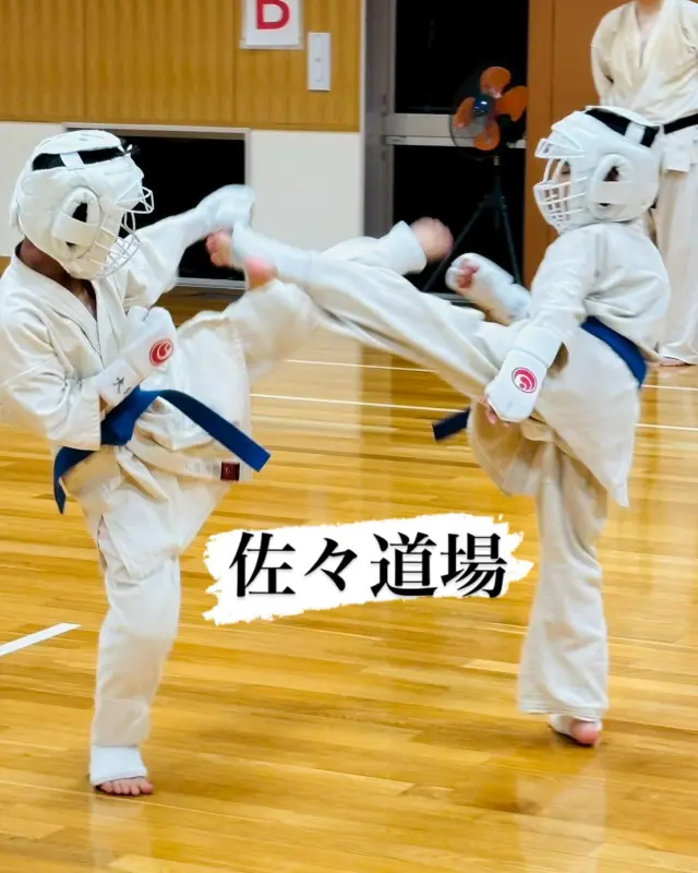 【三川内道場】【佐々道場】
稽古の様子です(^^)

お問い合わせも多く見学や体験も随時募集しています。
☆☆☆☆☆☆☆☆☆☆☆☆☆
【長崎地区】
小菅道場　　　　(火)(土)18:30〜21:30
油木道場　　　　(水)  19:15〜21:00
横尾道場　　　　(金)  19:30〜21:30
矢上道場　　　　(金)  19:20〜21:00

【県北地区】
もみじが丘道場　(月)  19:15〜21:00
佐々道場　　　　(月)(木) 19:15〜21:00
名切道場　　　　(水)  19:15〜21:00
三川内道場　　　(木)  19:15〜21:00
相浦道場 ............(金)  19:00〜21:00

【県央地区】
諫早道場　　　　(月)(木)18:40〜20:40
喜々津道場　　　(水)18:30〜21:00
大村道場　　　　(水)19:00〜20:30

【島原地区】
島原道場　　　　(月)19:00〜21:00
深江道場 ............(火)(金)20:00〜21:30

見学や体験お待ちしております。

#極真カラテ #極真 #新極真会 #長崎 #佐世保 #諫早 #大村 #島原 #東長崎 #長崎空手 #諫早空手 #佐世保空手 #長崎県立大学 #長崎大学 #総合科学大学  #佐世保実業  #長崎習い事 #初心者大歓迎 #大人の習い事 #大村空手#フルコンタクト空手 #喜々津空手#諫早空手#小菅#油木#横尾#矢上空手#長崎習い事 
#shinkyokushinkai
#shinkyokushinkarate