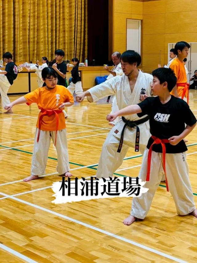 【相浦道場】
今日もみんなで一生懸命稽古！😊

お問い合わせも多く見学や体験も随時募集しています。
☆☆☆☆☆☆☆☆☆☆☆☆☆
【長崎地区】
小菅道場　　　　(火)(土)18:30〜21:30
油木道場　　　　(水)  19:15〜21:00
横尾道場　　　　(金)  19:30〜21:30
矢上道場　　　　(金)  19:20〜21:00

【県北地区】
もみじが丘道場　(月)  19:15〜21:00
佐々道場　　　　(月)(木) 19:15〜21:00
名切道場　　　　(水)  19:15〜21:00
三川内道場　　　(木)  19:15〜21:00
相浦道場 ............(金)  19:00〜21:00

【県央地区】
諫早道場　　　　(月)(木)18:40〜20:40
喜々津道場　　　(水)18:30〜21:00
大村道場　　　　(水)19:00〜20:30

【島原地区】
島原道場　　　　(月)19:00〜21:00
深江道場 ............(火)(金)20:00〜21:30

見学や体験お待ちしております。

#極真カラテ #極真 #新極真会 #長崎 #佐世保 #諫早 #大村 #島原 #東長崎 #長崎空手 #諫早空手 #佐世保空手 #長崎県立大学 #長崎大学 #総合科学大学  #佐世保実業  #長崎習い事 #初心者大歓迎 #大人の習い事 #大村空手#フルコンタクト空手 #喜々津空手#諫早空手#小菅#油木#横尾#矢上空手#長崎習い事 
#shinkyokushinkai
#shinkyokushinkarate