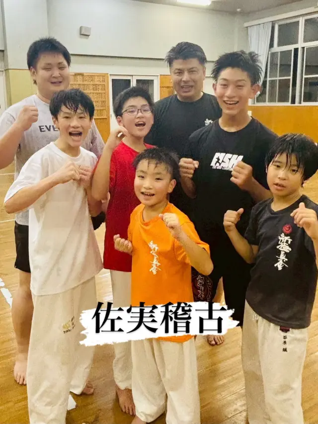 【佐実稽古】
次の目標に向けて自主的に稽古！(^^)

お問い合わせも多く見学や体験も随時募集しています。
☆☆☆☆☆☆☆☆☆☆☆☆☆
【長崎地区】
小菅道場　　　　(火)(土)18:30〜21:30
油木道場　　　　(水)  19:15〜21:00
横尾道場　　　　(金)  19:30〜21:30
矢上道場　　　　(金)  19:20〜21:00

【県北地区】
もみじが丘道場　(月)  19:15〜21:00
佐々道場　　　　(月)(木) 19:15〜21:00
名切道場　　　　(水)  19:15〜21:00
三川内道場　　　(木)  19:15〜21:00
相浦道場 ............(金)  19:00〜21:00

【県央地区】
諫早道場　　　　(月)(木)18:40〜20:40
喜々津道場　　　(水)18:30〜21:00
大村道場　　　　(水)19:00〜20:30

【島原地区】
島原道場　　　　(月)19:00〜21:00
深江道場 ............(火)(金)20:00〜21:30

見学や体験お待ちしております。

#極真カラテ #極真 #新極真会 #長崎 #佐世保 #諫早 #大村 #島原 #東長崎 #長崎空手 #諫早空手 #佐世保空手 #長崎県立大学 #長崎大学 #総合科学大学  #佐世保実業  #長崎習い事 #初心者大歓迎 #大人の習い事 #大村空手#フルコンタクト空手 #喜々津空手#諫早空手#小菅#油木#横尾#矢上空手#長崎習い事 
#shinkyokushinkai
#shinkyokushinkarate