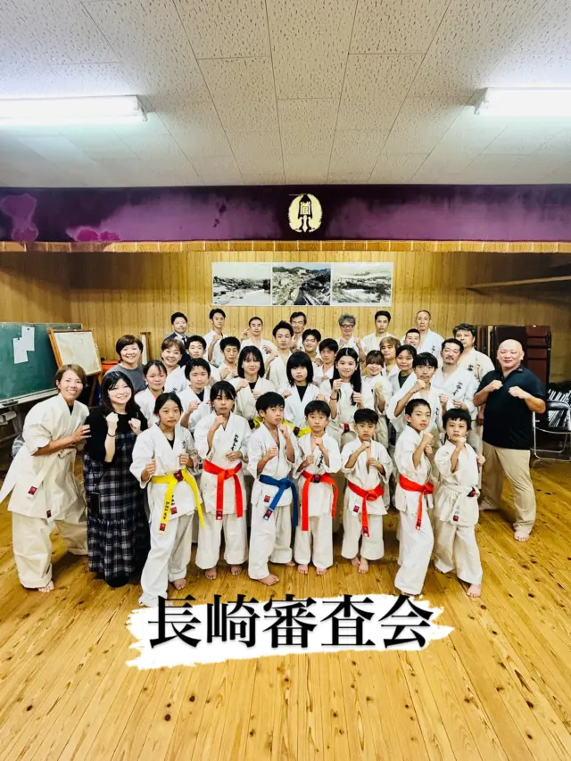 【小菅道場】
本日は審査！
昇段審査10人組手や5人組手
OBの先輩も駆けつけてくれて素晴らしい審査会となりました。
審査を受けた皆さんお疲れ様でした(^^)

お問い合わせも多く見学や体験も随時募集しています。
☆☆☆☆☆☆☆☆☆☆☆☆☆
【長崎地区】
小菅道場　　　　(火)(土)18:30〜21:30
油木道場　　　　(水)  19:15〜21:00
横尾道場　　　　(金)  19:30〜21:30
矢上道場　　　　(金)  19:20〜21:00

【県北地区】
もみじが丘道場　(月)  19:15〜21:00
佐々道場　　　　(月)(木) 19:15〜21:00
名切道場　　　　(水)  19:15〜21:00
三川内道場　　　(木)  19:15〜21:00
相浦道場 ............(金)  19:00〜21:00

【県央地区】
諫早道場　　　　(月)(木)18:40〜20:40
喜々津道場　　　(水)18:30〜21:00
大村道場　　　　(水)19:00〜20:30

【島原地区】
島原道場　　　　(月)19:00〜21:00
深江道場 ............(火)(金)20:00〜21:30

見学や体験お待ちしております。

#極真カラテ #極真 #新極真会 #長崎 #佐世保 #諫早 #大村 #島原 #東長崎 #長崎空手 #諫早空手 #佐世保空手 #長崎県立大学 #長崎大学 #総合科学大学  #佐世保実業  #長崎習い事 #初心者大歓迎 #大人の習い事 #大村空手#ウォーターメイツ#喜々津空手#諫早空手#小菅#油木#横尾#矢上空手#長崎習い事 
#shinkyokushinkai
#shinkyokushinkarate