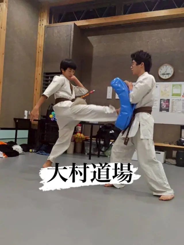 【大村道場】
寒くなってきましたが、みんな頑張っています(^^)

お問い合わせも多く見学や体験も随時募集しています。
☆☆☆☆☆☆☆☆☆☆☆☆☆
【長崎地区】
小菅道場　　　　(火)(土)18:40〜20:40
油木道場　　　　(水)  19:15〜21:00
横尾道場　　　　(金)  19:30〜21:30
矢上道場　　　　(金)  19:20〜21:00

【県北地区】
もみじが丘道場　(月)  19:15〜21:00
佐々道場　　　　(月)(木) 19:15〜21:00
名切道場　　　　(水)  19:15〜21:00
三川内道場　　　(木)  19:15〜21:00
相浦道場 ............(金)  19:00〜21:00

【県央地区】
諫早道場　　　　(月)(木)18:40〜20:40
喜々津道場　　　(水)18:30〜21:00
大村道場　　　　(水)19:00〜20:30

【島原地区】
島原道場　　　　(月)19:00〜21:00
深江道場 ............(火)(金)20:00〜21:30

見学や体験お待ちしております。

#極真カラテ #極真 #新極真会 #長崎 #佐世保 諫早 大村 島原 東長崎 長崎空手 諫早空手 佐世保空手 長崎県立大学 長崎大学 総合科学大学  佐世保実業  長崎習い事 初心者大歓迎 大人の習い事 大村空手ウォーターメイツ喜々津空手諫早空手小菅油木横尾矢上空手長崎習い事 
shinkyokushinkai
shinkyokushinkarate