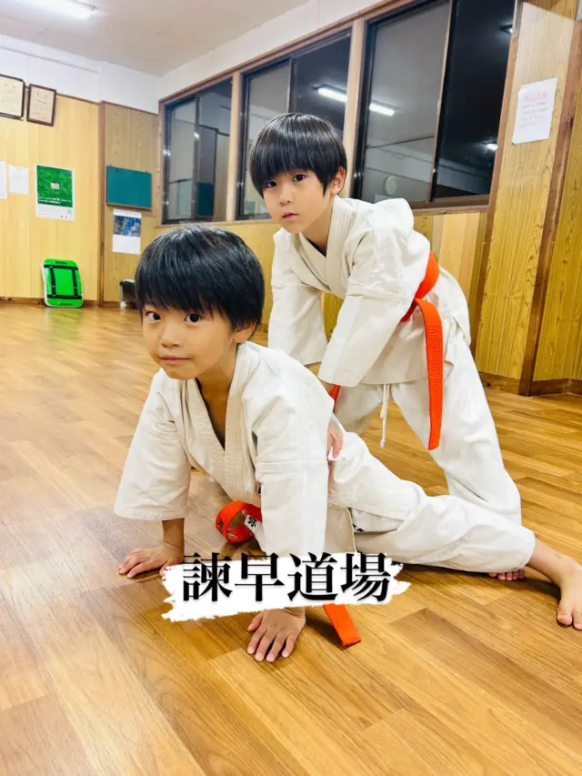 【諫早道場】
みんなで楽しく稽古！(^^)

お問い合わせも多く見学や体験も随時募集しています。
☆☆☆☆☆☆☆☆☆☆☆☆☆
【長崎地区】
小菅道場　　　　(火)(土)18:40〜20:40
油木道場　　　　(水)  19:15〜21:00
横尾道場　　　　(金)  19:30〜21:30
矢上道場　　　　(金)  19:20〜21:00

【県北地区】
もみじが丘道場　(月)  19:15〜21:00
佐々道場　　　　(月)(木) 19:15〜21:00
名切道場　　　　(水)  19:15〜21:00
三川内道場　　　(木)  19:15〜21:00
相浦道場 ............(金)  19:00〜21:00

【県央地区】
諫早道場　　　　(月)(木)18:40〜20:40
喜々津道場　　　(水)18:30〜21:00
大村道場　　　　(水)19:00〜20:30

【島原地区】
島原道場　　　　(月)19:00〜21:00
深江道場 ............(火)(金)20:00〜21:30

見学や体験お待ちしております。

#極真カラテ #極真 #新極真会 #長崎 #佐世保 諫早 大村 島原 東長崎 長崎空手 諫早空手 佐世保空手 長崎県立大学 長崎大学 総合科学大学  佐世保実業  長崎習い事 初心者大歓迎 大人の習い事 大村空手ウォーターメイツ喜々津空手諫早空手小菅油木横尾矢上空手長崎習い事 
shinkyokushinkai
shinkyokushinkarate