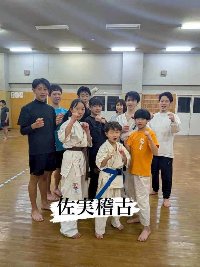 【佐実稽古】
自主的に集まって稽古！目標に向けて頑張っております(^^)

お問い合わせも多く見学や体験も随時募集しています。
☆☆☆☆☆☆☆☆☆☆☆☆☆
【長崎地区】
小菅道場　　　　(火)(土)18:40〜20:40
油木道場　　　　(水)  19:15〜21:00
横尾道場　　　　(金)  19:30〜21:30
矢上道場　　　　(金)  19:20〜21:00

【県北地区】
もみじが丘道場　(月)  19:15〜21:00
佐々道場　　　　(月)(木) 19:15〜21:00
名切道場　　　　(水)  19:15〜21:00
三川内道場　　　(木)  19:15〜21:00
相浦道場 ............(金)  19:00〜21:00

【県央地区】
諫早道場　　　　(月)(木)18:40〜20:40
喜々津道場　　　(水)18:30〜21:00
大村道場　　　　(水)19:00〜20:30

【島原地区】
島原道場　　　　(月)19:00〜21:00
深江道場 ............(火)(金)20:00〜21:30

見学や体験お待ちしております。
 #長崎 #新極真会 #空手#長崎空手#佐世保