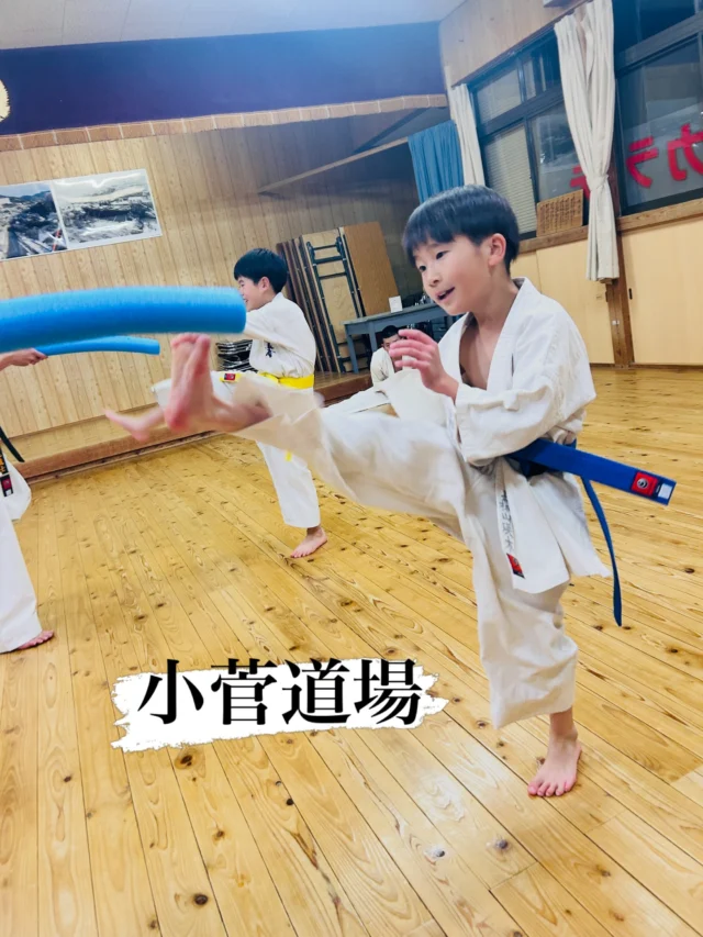 【小菅道場】
少人数でしっかり稽古しました(^^)

お問い合わせも多く見学や体験も随時募集しています。
☆☆☆☆☆☆☆☆☆☆☆☆☆
【長崎地区】
小菅道場　　　　(火)(土)18:40〜20:40
油木道場　　　　(水)  19:15〜21:00
横尾道場　　　　(金)  19:30〜21:30
矢上道場　　　　(金)  19:20〜21:00

【県北地区】
もみじが丘道場　(月)  19:15〜21:00
佐々道場　　　　(月)(木) 19:15〜21:00
名切道場　　　　(水)  19:15〜21:00
三川内道場　　　(木)  19:15〜21:00
相浦道場 ............(金)  19:00〜21:00

【県央地区】
諫早道場　　　　(月)(木)18:40〜20:40
喜々津道場　　　(水)18:30〜21:00
大村道場　　　　(水)19:00〜20:30

【島原地区】
島原道場　　　　(月)19:00〜21:00
深江道場 ............(火)(金)20:00〜21:30

見学や体験お待ちしております。
 #長崎 #新極真会 #空手#長崎空手#佐世保