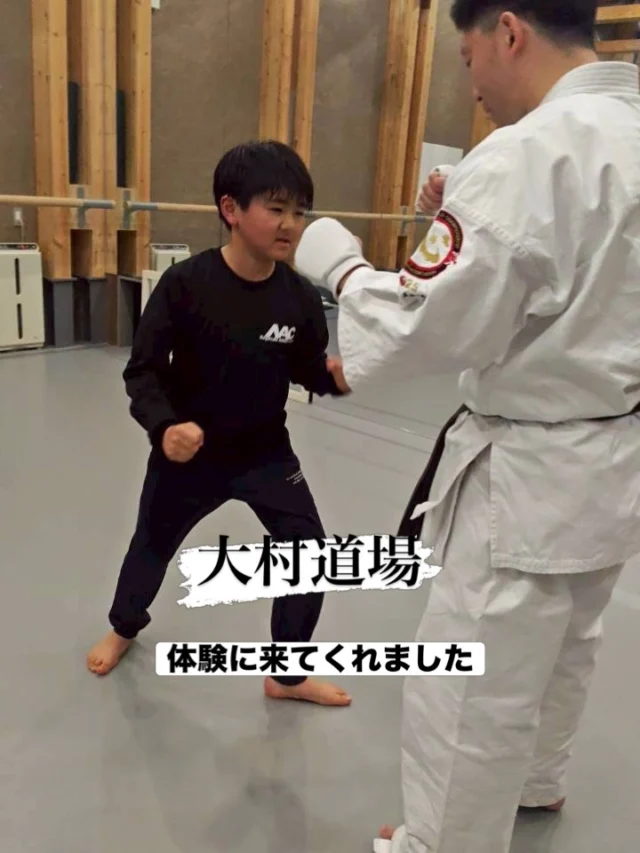 【大村道場】
体験に来てくれました(^^)
少人数で丁寧に稽古！

お問い合わせも多く見学や体験も随時募集しています。
☆☆☆☆☆☆☆☆☆☆☆☆☆
【長崎地区】
小菅道場　　　　(火)(土)18:40〜20:40
油木道場　　　　(水)  19:15〜21:00
横尾道場　　　　(金)  19:30〜21:30
矢上道場　　　　(金)  19:20〜21:00

【県北地区】
もみじが丘道場　(月)  19:15〜21:00
佐々道場　　　　(月)(木) 19:15〜21:00
名切道場　　　　(水)  19:15〜21:00
三川内道場　　　(木)  19:15〜21:00
相浦道場 ............(金)  19:00〜21:00

【県央地区】
諫早道場　　　　(月)(木)18:40〜20:40
喜々津道場　　　(水)18:30〜21:00
大村道場　　　　(水)19:00〜20:30

【島原地区】
島原道場　　　　(月)19:00〜21:00
深江道場 ............(火)(金)20:00〜21:30

見学や体験お待ちしております。
 #長崎 #新極真会 #空手#長崎空手#佐世保