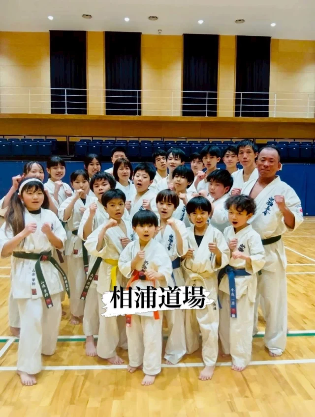 【相浦道場】
人数も多く楽しく稽古(^^)

お問い合わせも多く見学や体験も随時募集しています。
☆☆☆☆☆☆☆☆☆☆☆☆☆
【長崎地区】
小菅道場　　　　(火)(土)18:40〜20:40
油木道場　　　　(水)  19:15〜21:00
横尾道場　　　　(金)  19:30〜21:30
矢上道場　　　　(金)  19:20〜21:00

【県北地区】
もみじが丘道場　(月)  19:15〜21:00
佐々道場　　　　(月)(木) 19:15〜21:00
名切道場　　　　(水)  19:15〜21:00
三川内道場　　　(木)  19:15〜21:00
相浦道場 ............(金)  19:00〜21:00

【県央地区】
諫早道場　　　　(月)(木)18:40〜20:40
喜々津道場　　　(水)18:30〜21:00
大村道場　　　　(水)19:00〜20:30

【島原地区】
島原道場　　　　(月)19:00〜21:00
深江道場 ............(火)(金)20:00〜21:30

見学や体験お待ちしております。
 #長崎 #新極真会 #空手#長崎空手#佐世保