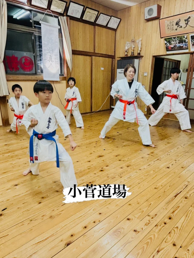 【小菅道場】
大会に向けて集まって稽古(^^)
ただいま入会キャンペーン中！！

お問い合わせも多く見学や体験も随時募集しています。
☆☆☆☆☆☆☆☆☆☆☆☆☆
【長崎地区】
小菅道場　　　　(火)(土)18:40〜20:40
油木道場　　　　(水)  19:15〜21:00
横尾道場　　　　(金)  19:30〜21:30
矢上道場　　　　(金)  19:20〜21:00

【県北地区】
もみじが丘道場　(月)  19:15〜21:00
佐々道場　　　　(月)(木) 19:15〜21:00
名切道場　　　　(水)  19:15〜21:00
三川内道場　　　(木)  19:15〜21:00
相浦道場 ............(金)  19:00〜21:00

【県央地区】
諫早道場　　　　(月)(木)18:40〜20:40
喜々津道場　　　(水)18:30〜21:00
大村道場　　　　(水)19:00〜20:30

【島原地区】
島原道場　　　　(月)19:00〜21:00
深江道場 ............(火)(金)20:00〜21:30

見学や体験お待ちしております。
 #長崎 #新極真会 #空手#長崎空手#佐世保