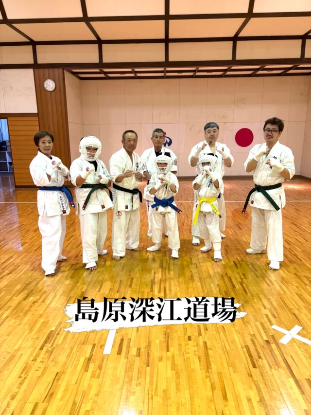 【深江道場】
師範代を中心にみんなで一生懸命稽古！

ただいま入会キャンペーン中！！
残り4名です😊
お問い合わせも多く見学や体験も随時募集しています。
☆☆☆☆☆☆☆☆☆☆☆☆☆
【長崎地区】
小菅道場　　　　(火)(土)18:40〜20:40
油木道場　　　　(水)  19:15〜21:00
横尾道場　　　　(金)  19:30〜21:30
矢上道場　　　　(金)  19:20〜21:00

【県北地区】
もみじが丘道場　(月)  19:15〜21:00
佐々道場　　　　(月)(木) 19:15〜21:00
名切道場　　　　(水)  19:15〜21:00
三川内道場　　　(木)  19:15〜21:00
相浦道場 ............(金)  19:00〜21:00

【県央地区】
諫早道場　　　　(月)(木)18:40〜20:40
喜々津道場　　　(水)18:30〜21:00
大村道場　　　　(水)19:00〜20:30

【島原地区】
島原道場　　　　(月)19:00〜21:00
深江道場 ............(火)(金)20:00〜21:30

見学や体験お待ちしております。
 #長崎 #新極真会 #空手#長崎空手#佐世保