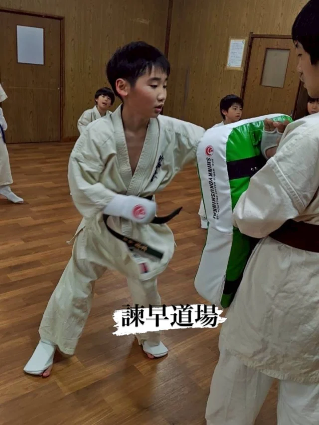 【諫早道場】
みんな試合に向けて頑張っております(^^)
体験もしてくれました。

ただいま入会キャンペーン中！！
残り4名です😊
お問い合わせも多く見学や体験も随時募集しています。
☆☆☆☆☆☆☆☆☆☆☆☆☆
【長崎地区】
小菅道場　　　　(火)(土)18:40〜20:40
油木道場　　　　(水)  19:15〜21:00
横尾道場　　　　(金)  19:30〜21:30
矢上道場　　　　(金)  19:20〜21:00

【県北地区】
もみじが丘道場　(月)  19:15〜21:00
佐々道場　　　　(月)(木) 19:15〜21:00
名切道場　　　　(水)  19:15〜21:00
三川内道場　　　(木)  19:15〜21:00
相浦道場 ............(金)  19:00〜21:00

【県央地区】
諫早道場　　　　(月)(木)18:40〜20:40
喜々津道場　　　(水)18:30〜21:00
大村道場　　　　(水)19:00〜20:30

【島原地区】
島原道場　　　　(月)19:00〜21:00
深江道場 ............(火)(金)20:00〜21:30

見学や体験お待ちしております。
 #長崎 #新極真会 #空手#長崎空手#佐世保