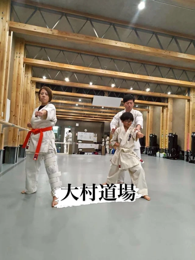 【大村道場】
少人数で丁寧に稽古しております(^^)

ただいま入会キャンペーン中！！
残り4名です😊
お問い合わせも多く見学や体験も随時募集しています。
☆☆☆☆☆☆☆☆☆☆☆☆☆
【長崎地区】
小菅道場　　　　(火)(土)18:40〜20:40
油木道場　　　　(水)  19:15〜21:00
横尾道場　　　　(金)  19:30〜21:30
矢上道場　　　　(金)  19:20〜21:00

【県北地区】
もみじが丘道場　(月)  19:15〜21:00
佐々道場　　　　(月)(木) 19:15〜21:00
名切道場　　　　(水)  19:15〜21:00
三川内道場　　　(木)  19:15〜21:00
相浦道場 ............(金)  19:00〜21:00

【県央地区】
諫早道場　　　　(月)(木)18:40〜20:40
喜々津道場　　　(水)18:30〜21:00
大村道場　　　　(水)19:00〜20:30

【島原地区】
島原道場　　　　(月)19:00〜21:00
深江道場 ............(火)(金)20:00〜21:30

見学や体験お待ちしております。
 #長崎 #新極真会 #空手#長崎空手#佐世保