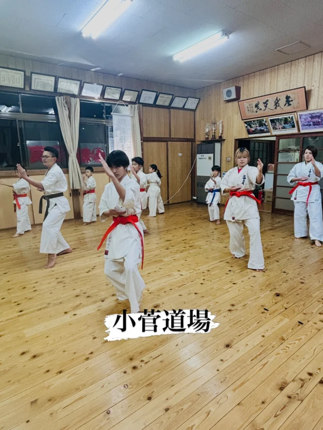 【小菅道場】
みんなで楽しく一生懸命稽古。

ただいま入会キャンペーン中！！
残り2名です😊
お問い合わせも多く見学や体験も随時募集しています。
☆☆☆☆☆☆☆☆☆☆☆☆☆
【長崎地区】
小菅道場　　　　(火)(土)18:40〜20:40
油木道場　　　　(水)  19:15〜21:00
横尾道場　　　　(金)  19:30〜21:30
矢上道場　　　　(金)  19:20〜21:00

【県北地区】
若竹台道場　　　(月)  19:15〜21:00
佐々道場　　　　(月)(木) 19:15〜21:00
名切道場　　　　(水)  19:15〜21:00
三川内道場　　　(木)  19:15〜21:00
相浦道場 ............(金)  19:00〜21:00

【県央地区】
諫早道場　　　　(月)(木)18:40〜20:40
喜々津道場　　　(水)18:30〜21:00
大村道場　　　　(水)19:00〜20:30

【島原地区】
島原道場　　　　(月)19:00〜21:00
深江道場 ............(火)(金)20:00〜21:30

見学や体験お待ちしております。
 #長崎 #新極真会 #空手#長崎空手#佐世保