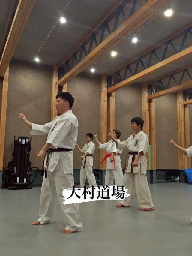 【大村道場】
少人数で丁寧に指導しております(^^)

ただいま入会キャンペーン中！！
残り2名です😊
お問い合わせも多く見学や体験も随時募集しています。
☆☆☆☆☆☆☆☆☆☆☆☆☆
【長崎地区】
小菅道場　　　　(火)(土)18:40〜20:40
油木道場　　　　(水)  19:15〜21:00
横尾道場　　　　(金)  19:30〜21:30
矢上道場　　　　(金)  19:20〜21:00

【県北地区】
若竹台道場　　　(月)  19:15〜21:00
佐々道場　　　　(月)(木) 19:15〜21:00
名切道場　　　　(水)  19:15〜21:00
三川内道場　　　(木)  19:15〜21:00
相浦道場 ............(金)  19:00〜21:00

【県央地区】
諫早道場　　　　(月)(木)18:40〜20:40
喜々津道場　　　(水)18:30〜21:00
大村道場　　　　(水)19:00〜20:30

【島原地区】
島原道場　　　　(月)19:00〜21:00
深江道場 ............(火)(金)20:00〜21:30

見学や体験お待ちしております。
 #長崎 #新極真会 #空手#長崎空手#佐世保