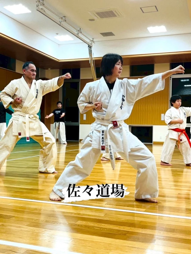 【佐々・若竹台道場】
次の目標に向けて稽古(^^)

キャンペーン大好評につき若干名追加いたします
ただいま入会キャンペーン中！！
お問い合わせも多く見学や体験も随時募集しています。
☆☆☆☆☆☆☆☆☆☆☆☆☆
【長崎地区】
小菅道場　　　　(火)(土)18:40〜20:40
油木道場　　　　(水)  19:15〜21:00
横尾道場　　　　(金)  19:30〜21:30
矢上道場　　　　(金)  19:20〜21:00

【県北地区】
若竹台道場　　　(月)  19:15〜21:00
佐々道場　　　　(月)(木) 19:15〜21:00
名切道場　　　　(水)  19:15〜21:00
三川内道場　　　(木)  19:15〜21:00
相浦道場 ............(金)  19:00〜21:00

【県央地区】
諫早道場　　　　(月)(木)18:40〜20:40
喜々津道場　　　(水)18:30〜21:00
大村道場　　　　(水)19:00〜20:30

【島原地区】
島原道場　　　　(月)19:00〜21:00
深江道場 ............(火)(金)20:00〜21:30

見学や体験お待ちしております。
 #長崎 #新極真会 #空手#長崎空手#佐世保