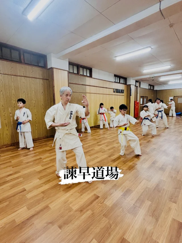 【諫早道場】
老若男女みんなで稽古(^^)

キャンペーン大好評につき若干名追加いたします
ただいま入会キャンペーン中！！
お問い合わせも多く見学や体験も随時募集しています。
☆☆☆☆☆☆☆☆☆☆☆☆☆
【長崎地区】
小菅道場　　　　(火)(土)18:40〜20:40
油木道場　　　　(水)  19:15〜21:00
横尾道場　　　　(金)  19:30〜21:30
矢上道場　　　　(金)  19:20〜21:00

【県北地区】
若竹台道場　　　(月)  19:15〜21:00
佐々道場　　　　(月)(木) 19:15〜21:00
名切道場　　　　(水)  19:15〜21:00
三川内道場　　　(木)  19:15〜21:00
相浦道場 ............(金)  19:00〜21:00

【県央地区】
諫早道場　　　　(月)(木)18:40〜20:40
喜々津道場　　　(水)18:30〜21:00
大村道場　　　　(水)19:00〜20:30

【島原地区】
島原道場　　　　(月)19:00〜21:00
深江道場 ............(火)(金)20:00〜21:30

見学や体験お待ちしております。
 #長崎 #新極真会 #空手#長崎空手#佐世保