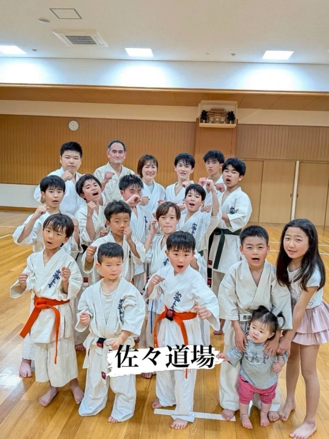 【佐々道場】
みんな一生懸命稽古😊

お問い合わせも多く見学や体験も随時募集しています。
☆☆☆☆☆☆☆☆☆☆☆☆☆
【長崎地区】
小菅道場　　　　(火)(土)18:40〜20:40
油木道場　　　　(水)  19:15〜21:00
横尾道場　　　　(金)  19:30〜21:30
矢上道場　　　　(金)  19:20〜21:00

【県北地区】
若竹台道場　　　(月)  19:15〜21:00
佐々道場　　　　(月)(木) 19:15〜21:00
名切道場　　　　(水)  19:15〜21:00
三川内道場　　　(木)  19:15〜21:00
相浦道場 ............(金)  19:00〜21:00

【県央地区】
諫早道場　　　　(月)(木)18:40〜20:40
喜々津道場　　　(水)18:30〜21:00
大村道場　　　　(水)19:00〜20:30

【島原地区】
島原道場　　　　(月)19:00〜21:00
深江道場 ............(火)(金)20:00〜21:30

見学や体験お待ちしております。
 #長崎 #新極真会 #空手#長崎空手#佐世保