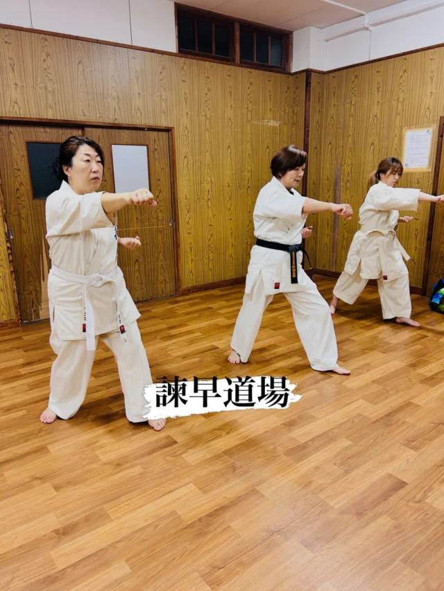 【諫早道場】
みんな一生懸命稽古😊

お問い合わせも多く見学や体験も随時募集しています。
☆☆☆☆☆☆☆☆☆☆☆☆☆
【長崎地区】
小菅道場　　　　(火)(土)18:40〜20:40
油木道場　　　　(水)  19:15〜21:00
横尾道場　　　　(金)  19:30〜21:30
矢上道場　　　　(金)  19:20〜21:00

【県北地区】
若竹台道場　　　(月)  19:15〜21:00
佐々道場　　　　(月)(木) 19:15〜21:00
名切道場　　　　(水)  19:15〜21:00
三川内道場　　　(木)  19:15〜21:00
相浦道場 ............(金)  19:00〜21:00

【県央地区】
諫早道場　　　　(月)(木)18:40〜20:40
喜々津道場　　　(水)18:30〜21:00
大村道場　　　　(水)19:00〜20:30

【島原地区】
島原道場　　　　(月)19:00〜21:00
深江道場 ............(火)(金)20:00〜21:30

見学や体験お待ちしております。
 #長崎 #新極真会 #空手#長崎空手#佐世保