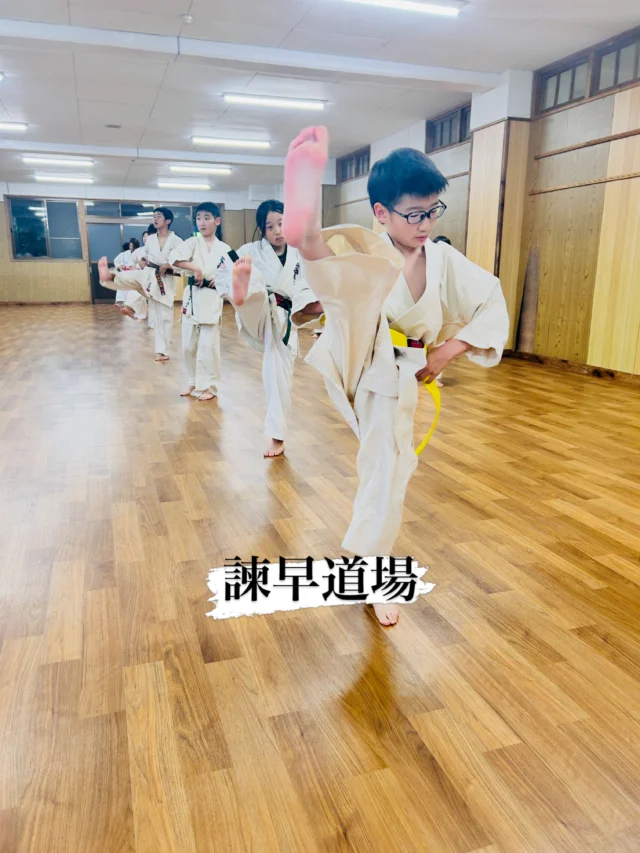 【諫早道場】
審査に向けてみんな一生懸命稽古！

お問い合わせも多く見学や体験も随時募集しています。
☆☆☆☆☆☆☆☆☆☆☆☆☆
【長崎地区】
小菅道場　　　　(火)(土)18:40〜20:40
油木道場　　　　(水)  19:15〜21:00
横尾道場　　　　(金)  19:30〜21:30
矢上道場　　　　(金)  19:20〜21:00

【県北地区】
若竹台道場　　　(月)  19:15〜21:00
佐々道場　　　　(月)(木) 19:15〜21:00
名切道場　　　　(水)  19:15〜21:00
三川内道場　　　(木)  19:15〜21:00
相浦道場 ............(金)  19:00〜21:00

【県央地区】
諫早道場　　　　(月)(木)18:40〜20:40
喜々津道場　　　(水)18:30〜21:00
大村道場　　　　(水)19:00〜20:30

【島原地区】
島原道場　　　　(月)19:00〜21:00
深江道場 ............(火)(金)20:00〜21:30

見学や体験お待ちしております。
 #長崎 #新極真会 #空手#長崎空手#佐世保