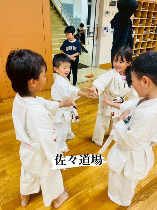 【佐々・若竹台道場】
それぞれ真剣に稽古(^^)

LINEスタンプ好評発売中。
プロフのハイライトから買えます(^^)

お問い合わせも多く見学や体験も随時募集しています。
☆☆☆☆☆☆☆☆☆☆☆☆☆
【長崎地区】
小菅道場　　　　(火)(土)18:40〜20:40
油木道場　　　　(水)  19:15〜21:00
横尾道場　　　　(金)  19:30〜21:30
矢上道場　　　　(金)  19:20〜21:00

【県北地区】
若竹台道場　　　(月)  19:15〜21:00
佐々道場　　　　(月)(木) 19:15〜21:00
名切道場　　　　(水)  19:15〜21:00
三川内道場　　　(木)  19:15〜21:00
相浦道場 ............(金)  19:00〜21:00

【県央地区】
諫早道場　　　　(月)(木)18:40〜20:40
喜々津道場　　　(水)18:30〜21:00
大村道場　　　　(水)19:00〜20:30

【島原地区】
島原道場　　　　(月)19:00〜21:00
深江道場 ............(火)(金)20:00〜21:30

見学や体験お待ちしております。
 #長崎 #新極真会 #空手#長崎空手#佐世保