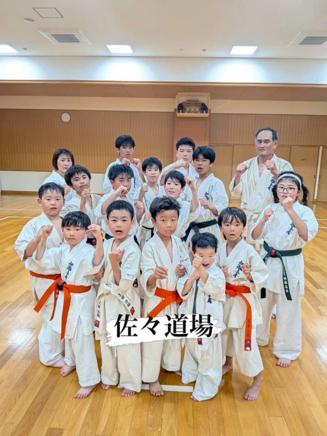 【大村道場】
みんな真剣に稽古！

お問い合わせも多く見学や体験も随時募集しています。
☆☆☆☆☆☆☆☆☆☆☆☆☆
【長崎地区】
小菅道場　　　　(火)(土)18:40〜20:40
油木道場　　　　(水)  19:15〜21:00
横尾道場　　　　(金)  19:30〜21:30
矢上道場　　　　(金)  19:20〜21:00

【県北地区】
若竹台道場　　　(月)  19:15〜21:00
佐々道場　　　　(月)(木) 19:15〜21:00
名切道場　　　　(水)  19:15〜21:00
三川内道場　　　(木)  19:15〜21:00
相浦道場 ............(金)  19:00〜21:00

【県央地区】
諫早道場　　　　(月)(木)18:40〜20:40
喜々津道場　　　(水)18:30〜21:00
大村道場　　　　(水)19:00〜20:30

【島原地区】
島原道場　　　　(月)19:00〜21:00
深江道場 ............(火)(金)20:00〜21:30

見学や体験お待ちしております。
 #長崎 #新極真会 #空手#長崎空手#佐世保