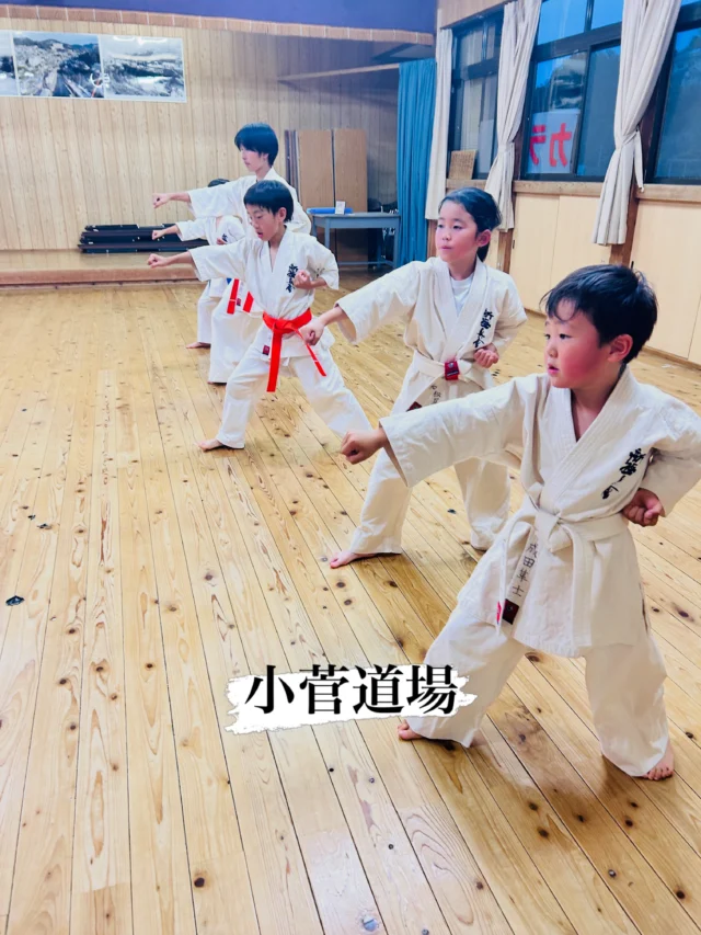 【小菅道場】
それぞれのレベルで充実した稽古！

お問い合わせも多く見学や体験も随時募集しています。
☆☆☆☆☆☆☆☆☆☆☆☆☆
【長崎地区】
小菅道場　　　　(火)(土)18:40〜20:40
油木道場　　　　(水)  19:15〜21:00
横尾道場　　　　(金)  19:30〜21:30
矢上道場　　　　(金)  19:20〜21:00

【県北地区】
若竹台道場　　　(月)  19:15〜21:00
佐々道場　　　　(月)(木) 19:15〜21:00
名切道場　　　　(水)  19:15〜21:00
三川内道場　　　(木)  19:15〜21:00
相浦道場 ............(金)  19:00〜21:00

【県央地区】
諫早道場　　　　(月)(木)18:40〜20:40
喜々津道場　　　(水)18:30〜21:00
大村道場　　　　(水)19:00〜20:30

【島原地区】
島原道場　　　　(月)19:00〜21:00
深江道場 ............(火)(金)20:00〜21:30

見学や体験お待ちしております。
 #長崎 #新極真会 #空手#長崎空手#佐世保