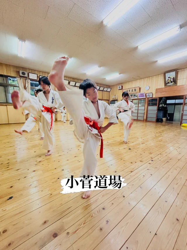 【小菅道場】
諫早から出稽古にきてくれました(^^)
みんなで頑張っていきましょう！

お問い合わせも多く見学や体験も随時募集しています。
☆☆☆☆☆☆☆☆☆☆☆☆☆
【長崎地区】
小菅道場　　　　(火)(土)18:40〜20:40
油木道場　　　　(水)  19:15〜21:00
横尾道場　　　　(金)  19:30〜21:30
矢上道場　　　　(金)  19:20〜21:00

【県北地区】
若竹台道場　　　(月)  19:15〜21:00
佐々道場　　　　(月)(木) 19:15〜21:00
名切道場　　　　(水)  19:15〜21:00
三川内道場　　　(木)  19:15〜21:00
相浦道場 ............(金)  19:00〜21:00

【県央地区】
諫早道場　　　　(月)(木)18:40〜20:40
喜々津道場　　　(水)18:30〜21:00
大村道場　　　　(水)19:00〜20:30

【島原地区】
島原道場　　　　(月)19:00〜21:00
深江道場 ............(火)(金)20:00〜21:30

見学や体験お待ちしております。
 #長崎 #新極真会 #空手#長崎空手#佐世保