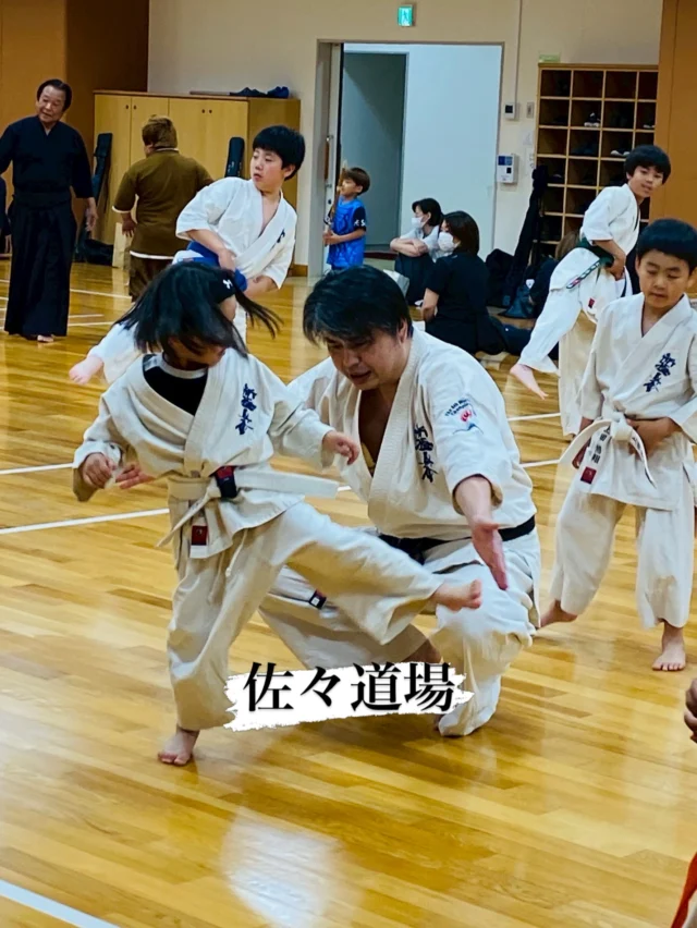 【佐々・若竹台道場】
みんな真剣に稽古！

お問い合わせも多く見学や体験も随時募集しています。
☆☆☆☆☆☆☆☆☆☆☆☆☆
【長崎地区】
小菅道場　　　　(火)(土)18:40〜20:40
油木道場　　　　(水)  19:15〜21:00
横尾道場　　　　(金)  19:30〜21:30
矢上道場　　　　(金)  19:20〜21:00

【県北地区】
若竹台道場　　　(月)  19:15〜21:00
佐々道場　　　　(月)(木) 19:15〜21:00
名切道場　　　　(水)  19:15〜21:00
三川内道場　　　(木)  19:15〜21:00
相浦道場 ............(金)  19:00〜21:00

【県央地区】
諫早道場　　　　(月)(木)18:40〜20:40
喜々津道場　　　(水)18:30〜21:00
大村道場　　　　(水)19:00〜20:30

【島原地区】
島原道場　　　　(月)19:00〜21:00
深江道場 ............(火)(金)20:00〜21:30

見学や体験お待ちしております。
 #長崎 #新極真会 #空手#長崎空手#佐世保