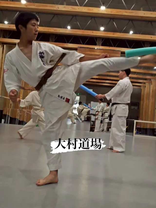 【大村・名切道場】
みんな真剣に稽古。

お問い合わせも多く見学や体験も随時募集しています。
☆☆☆☆☆☆☆☆☆☆☆☆☆
【長崎地区】
小菅道場　　　　(火)(土)18:40〜20:40
油木道場　　　　(水)  19:15〜21:00
横尾道場　　　　(金)  19:30〜21:30
矢上道場　　　　(金)  19:20〜21:00

【県北地区】
若竹台道場　　　(月)  19:15〜21:00
佐々道場　　　　(月)(木) 19:15〜21:00
名切道場　　　　(水)  19:15〜21:00
三川内道場　　　(木)  19:15〜21:00
相浦道場 ............(金)  19:00〜21:00

【県央地区】
諫早道場　　　　(月)(木)18:40〜20:40
喜々津道場　　　(水)18:30〜21:00
大村道場　　　　(水)19:00〜20:30

【島原地区】
島原道場　　　　(月)19:00〜21:00
深江道場 ............(火)(金)20:00〜21:30

見学や体験お待ちしております。
 #長崎 #新極真会 #空手#長崎空手#佐世保