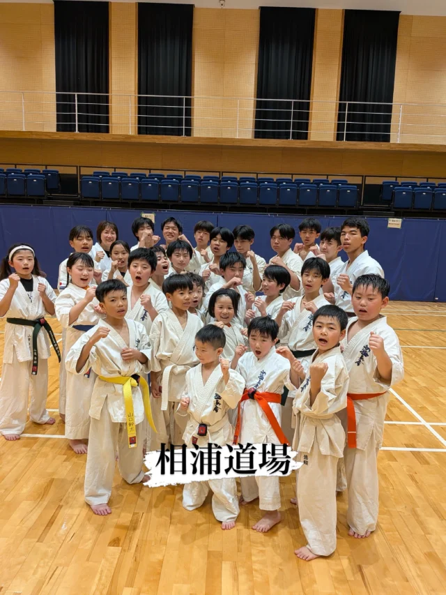 【相浦道場】
みんな真剣に稽古。

お問い合わせも多く見学や体験も随時募集しています。
☆☆☆☆☆☆☆☆☆☆☆☆☆
【長崎地区】
小菅道場　　　　(火)(土)18:40〜20:40
油木道場　　　　(水)  19:15〜21:00
横尾道場　　　　(金)  19:30〜21:30
矢上道場　　　　(金)  19:20〜21:00

【県北地区】
若竹台道場　　　(月)  19:15〜21:00
佐々道場　　　　(月)(木) 19:15〜21:00
名切道場　　　　(水)  19:15〜21:00
三川内道場　　　(木)  19:15〜21:00
相浦道場 ............(金)  19:00〜21:00

【県央地区】
諫早道場　　　　(月)(木)18:40〜20:40
喜々津道場　　　(水)18:30〜21:00
大村道場　　　　(水)19:00〜20:30

【島原地区】
島原道場　　　　(月)19:00〜21:00
深江道場 ............(火)(金)20:00〜21:30

見学や体験お待ちしております。
 #長崎 #新極真会 #空手#長崎空手#佐世保