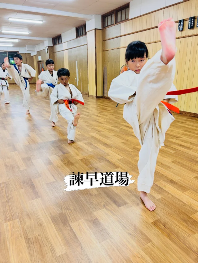 【諫早道場】
それぞれ頑張ってます(^^)

お問い合わせも多く見学や体験も随時募集しています。
☆☆☆☆☆☆☆☆☆☆☆☆☆
【長崎地区】
小菅道場　　　　(火)(土)18:40〜20:40
油木道場　　　　(水)  19:15〜21:00
横尾道場　　　　(金)  19:30〜21:30
矢上道場　　　　(金)  19:20〜21:00

【県北地区】
若竹台道場　　　(月)  19:15〜21:00
佐々道場　　　　(月)(木) 19:15〜21:00
名切道場　　　　(水)  19:15〜21:00
三川内道場　　　(木)  19:15〜21:00
相浦道場 ............(金)  19:00〜21:00

【県央地区】
諫早道場　　　　(月)(木)18:40〜20:40
喜々津道場　　　(水)18:30〜21:00
大村道場　　　　(水)19:00〜20:30

【島原地区】
島原道場　　　　(月)19:00〜21:00
深江道場 ............(火)(金)20:00〜21:30

見学や体験お待ちしております。
 #長崎 #新極真会 #空手#長崎空手#佐世保