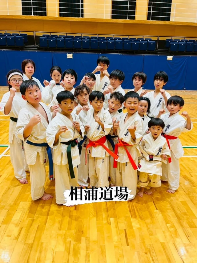 【相浦道場】
それぞれ頑張ってます(^^)

お問い合わせも多く見学や体験も随時募集しています。
☆☆☆☆☆☆☆☆☆☆☆☆☆
【長崎地区】
小菅道場　　　　(火)(土)18:40〜20:40
油木道場　　　　(水)  19:15〜21:00
横尾道場　　　　(金)  19:30〜21:30
矢上道場　　　　(金)  19:20〜21:00

【県北地区】
若竹台道場　　　(月)  19:15〜21:00
佐々道場　　　　(月)(木) 19:15〜21:00
名切道場　　　　(水)  19:15〜21:00
三川内道場　　　(木)  19:15〜21:00
相浦道場 ............(金)  19:00〜21:00

【県央地区】
諫早道場　　　　(月)(木)18:40〜20:40
喜々津道場　　　(水)18:30〜21:00
大村道場　　　　(水)19:00〜20:30

【島原地区】
島原道場　　　　(月)19:00〜21:00
深江道場 ............(火)(金)20:00〜21:30

見学や体験お待ちしております。
 #長崎 #新極真会 #空手#長崎空手#佐世保