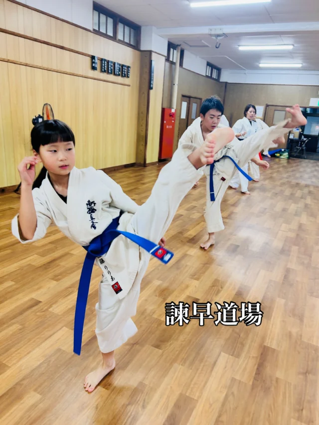 【諫早道場】
みんな真剣に稽古！

お問い合わせも多く見学や体験も随時募集しています。
☆☆☆☆☆☆☆☆☆☆☆☆☆
【長崎地区】
小菅道場　　　　(火)(土)18:40〜20:40
油木道場　　　　(水)  19:15〜21:00
横尾道場　　　　(金)  19:30〜21:30
矢上道場　　　　(金)  19:20〜21:00

【県北地区】
若竹台道場　　　(月)  19:15〜21:00
佐々道場　　　　(月)(木) 19:15〜21:00
名切道場　　　　(水)  19:15〜21:00
三川内道場　　　(木)  19:15〜21:00
相浦道場 ............(金)  19:00〜21:00

【県央地区】
諫早道場　　　　(月)(木)18:40〜20:40
喜々津道場　　　(水)18:30〜21:00
大村道場　　　　(水)19:00〜20:30

【島原地区】
島原道場　　　　(月)19:00〜21:00
深江道場 ............(火)(金)20:00〜21:30

見学や体験お待ちしております。
 #長崎 #新極真会 #空手#長崎空手#佐世保