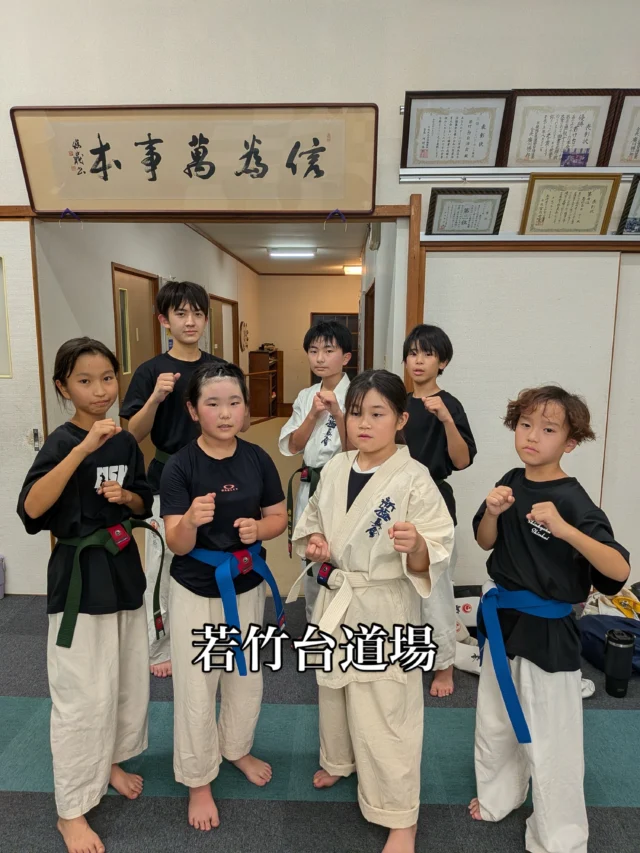 【若竹台・佐々道場】
それぞれ真剣に稽古！

お問い合わせも多く見学や体験も随時募集しています。
☆☆☆☆☆☆☆☆☆☆☆☆☆
【長崎地区】
小菅道場　　　　(火)(土)18:40〜20:40
油木道場　　　　(水)  19:15〜21:00
横尾道場　　　　(金)  19:30〜21:30
矢上道場　　　　(金)  19:20〜21:00

【県北地区】
若竹台道場　　　(月)  19:15〜21:00
佐々道場　　　　(月)(木) 19:15〜21:00
名切道場　　　　(水)  19:15〜21:00
三川内道場　　　(木)  19:15〜21:00
相浦道場 ............(金)  19:00〜21:00

【県央地区】
諫早道場　　　　(月)(木)18:40〜20:40
喜々津道場　　　(水)18:30〜21:00
大村道場　　　　(水)19:00〜20:30

【島原地区】
島原道場　　　　(月)19:00〜21:00
深江道場 ............(火)(金)20:00〜21:30

見学や体験お待ちしております。
 #長崎 #新極真会 #空手#長崎空手#佐世保