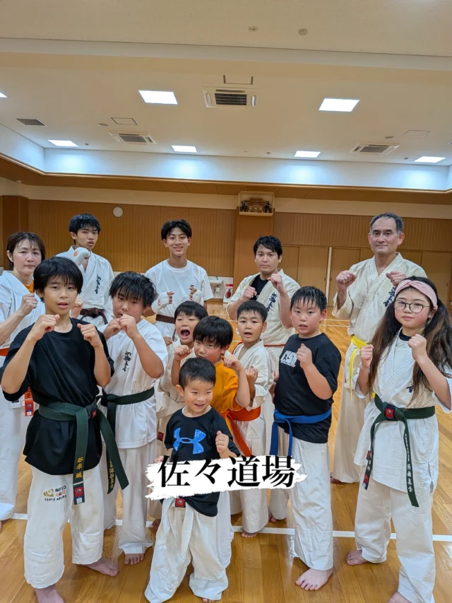 【佐々道場】
みんな真剣に稽古！

お問い合わせも多く見学や体験も随時募集しています。
☆☆☆☆☆☆☆☆☆☆☆☆☆
【長崎地区】
小菅道場　　　　(火)(土)18:40〜20:40
油木道場　　　　(水)  19:15〜21:00
横尾道場　　　　(金)  19:30〜21:30
矢上道場　　　　(金)  19:20〜21:00

【県北地区】
若竹台道場　　　(月)  19:15〜21:00
佐々道場　　　　(月)(木) 19:15〜21:00
名切道場　　　　(水)  19:15〜21:00
三川内道場　　　(木)  19:15〜21:00
相浦道場 ............(金)  19:00〜21:00

【県央地区】
諫早道場　　　　(月)(木)18:40〜20:40
喜々津道場　　　(水)18:30〜21:00
大村道場　　　　(水)19:00〜20:30

【島原地区】
島原道場　　　　(月)19:00〜21:00
深江道場 ............(火)(金)20:00〜21:30

見学や体験お待ちしております。
 #長崎 #新極真会 #空手#長崎空手#佐世保