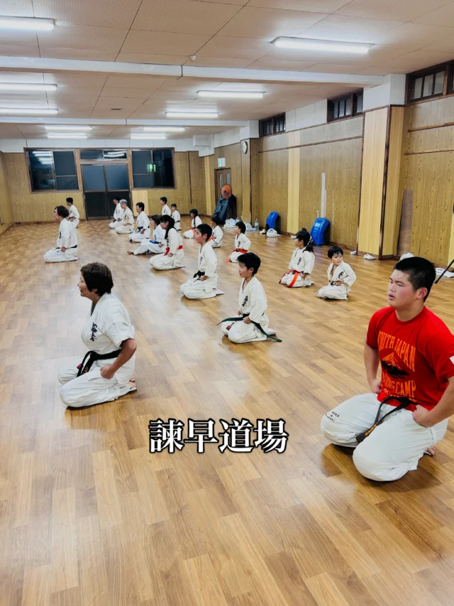 【諫早道場】
みんな真剣に稽古！

お問い合わせも多く見学や体験も随時募集しています。
☆☆☆☆☆☆☆☆☆☆☆☆☆
【長崎地区】
小菅道場　　　　(火)(土)18:40〜20:40
油木道場　　　　(水)  19:15〜21:00
横尾道場　　　　(金)  19:30〜21:30
矢上道場　　　　(金)  19:20〜21:00

【県北地区】
若竹台道場　　　(月)  19:15〜21:00
佐々道場　　　　(月)(木) 19:15〜21:00
名切道場　　　　(水)  19:15〜21:00
三川内道場　　　(木)  19:15〜21:00
相浦道場 ............(金)  19:00〜21:00

【県央地区】
諫早道場　　　　(月)(木)18:40〜20:40
喜々津道場　　　(水)18:30〜21:00
大村道場　　　　(水)19:00〜20:30

【島原地区】
島原道場　　　　(月)19:00〜21:00
深江道場 ............(火)(金)20:00〜21:30

見学や体験お待ちしております。
 #長崎 #新極真会 #空手#長崎空手#佐世保