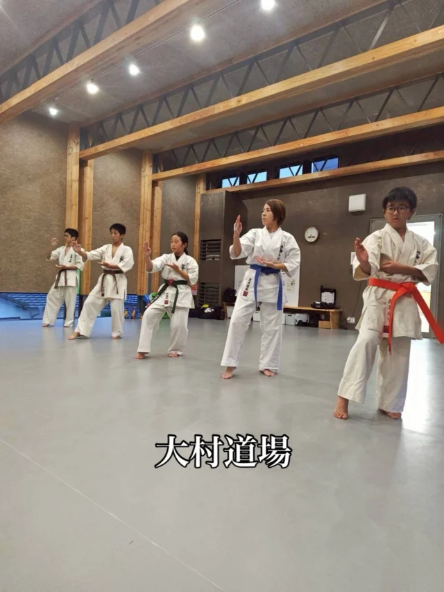 【大村・名切道場】
みんな真剣に稽古！

お問い合わせも多く見学や体験も随時募集しています。
☆☆☆☆☆☆☆☆☆☆☆☆☆
【長崎地区】
小菅道場　　　　(火)(土)18:40〜20:40
油木道場　　　　(水)  19:15〜21:00
横尾道場　　　　(金)  19:30〜21:30
矢上道場　　　　(金)  19:20〜21:00

【県北地区】
若竹台道場　　　(月)  19:15〜21:00
佐々道場　　　　(月)(木) 19:15〜21:00
名切道場　　　　(水)  19:15〜21:00
三川内道場　　　(木)  19:15〜21:00
相浦道場 ............(金)  19:00〜21:00

【県央地区】
諫早道場　　　　(月)(木)18:40〜20:40
喜々津道場　　　(水)18:30〜21:00
大村道場　　　　(水)19:00〜20:30

【島原地区】
島原道場　　　　(月)19:00〜21:00
深江道場 ............(火)(金)20:00〜21:30

見学や体験お待ちしております。
 #長崎 #新極真会 #空手#長崎空手#佐世保