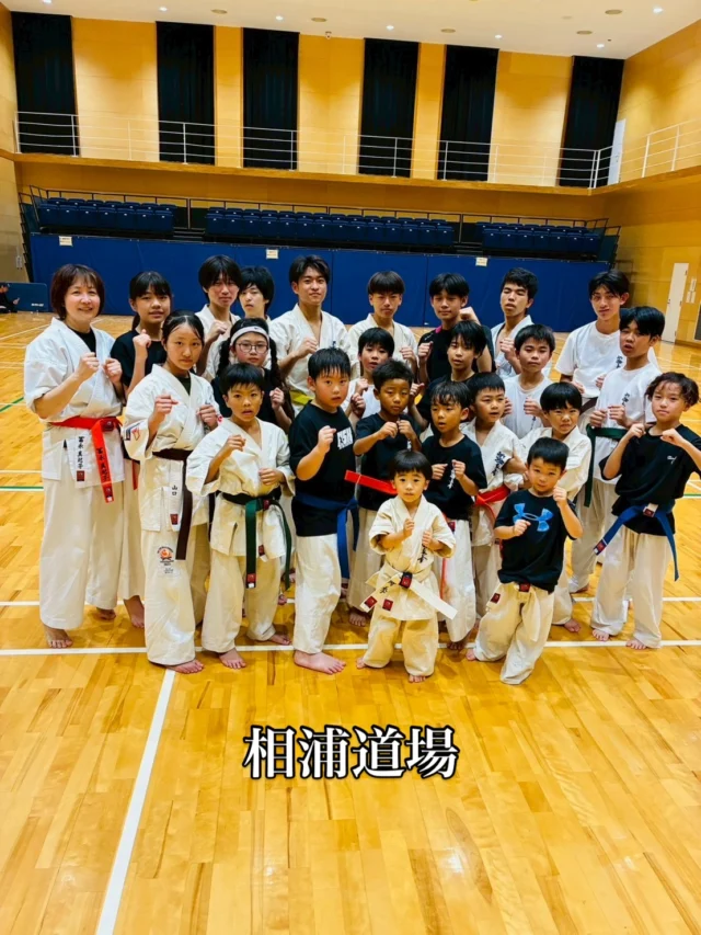 【相浦道場】
みんな真剣に稽古！

お問い合わせも多く見学や体験も随時募集しています。
☆☆☆☆☆☆☆☆☆☆☆☆☆
【長崎地区】
小菅道場　　　　(火)(土)18:40〜20:40
油木道場　　　　(水)  19:15〜21:00
横尾道場　　　　(金)  19:30〜21:30
矢上道場　　　　(金)  19:20〜21:00

【県北地区】
若竹台道場　　　(月)  19:15〜21:00
佐々道場　　　　(月)(木) 19:15〜21:00
名切道場　　　　(水)  19:15〜21:00
三川内道場　　　(木)  19:15〜21:00
相浦道場 ............(金)  19:00〜21:00

【県央地区】
諫早道場　　　　(月)(木)18:40〜20:40
喜々津道場　　　(水)18:30〜21:00
大村道場　　　　(水)19:00〜20:30

【島原地区】
島原道場　　　　(月)19:00〜21:00
深江道場 ............(火)(金)20:00〜21:30

見学や体験お待ちしております。
 #長崎 #新極真会 #空手#長崎空手#佐世保