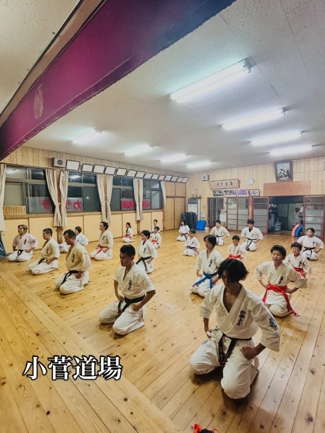 【小菅道場】
みんな真剣に稽古！

お問い合わせも多く見学や体験も随時募集しています。
☆☆☆☆☆☆☆☆☆☆☆☆☆
【長崎地区】
小菅道場　　　　(火)(土)18:40〜20:40
油木道場　　　　(水)  19:15〜21:00
横尾道場　　　　(金)  19:30〜21:30
矢上道場　　　　(金)  19:20〜21:00

【県北地区】
若竹台道場　　　(月)  19:15〜21:00
佐々道場　　　　(月)(木) 19:15〜21:00
名切道場　　　　(水)  19:15〜21:00
三川内道場　　　(木)  19:15〜21:00
相浦道場 ............(金)  19:00〜21:00

【県央地区】
諫早道場　　　　(月)(木)18:40〜20:40
喜々津道場　　　(水)18:30〜21:00
大村道場　　　　(水)19:00〜20:30

【島原地区】
島原道場　　　　(月)19:00〜21:00
深江道場 ............(火)(金)20:00〜21:30

見学や体験お待ちしております。
 #長崎 #新極真会 #空手#長崎空手#佐世保