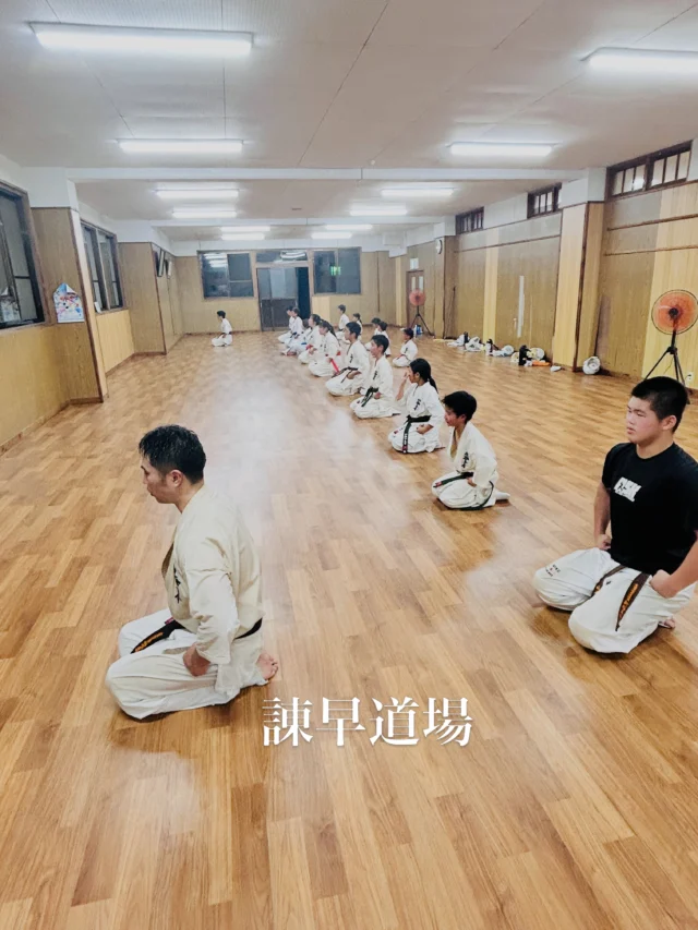 【諫早道場】
みんな真剣に稽古！

お問い合わせも多く見学や体験も随時募集しています。
☆☆☆☆☆☆☆☆☆☆☆☆☆
【長崎地区】
小菅道場　　　　(火)(土)18:40〜20:40
油木道場　　　　(水)  19:15〜21:00
横尾道場　　　　(金)  19:30〜21:30
矢上道場　　　　(金)  19:20〜21:00

【県北地区】
若竹台道場　　　(月)  19:15〜21:00
佐々道場　　　　(月)(木) 19:15〜21:00
名切道場　　　　(水)  19:15〜21:00
三川内道場　　　(木)  19:15〜21:00
相浦道場 ............(金)  19:00〜21:00

【県央地区】
諫早道場　　　　(月)(木)18:40〜20:40
喜々津道場　　　(水)18:30〜21:00
大村道場　　　　(水)19:00〜20:30

【島原地区】
島原道場　　　　(月)19:00〜21:00
深江道場 ............(火)(金)20:00〜21:30

見学や体験お待ちしております。
 #長崎 #新極真会 #空手#長崎空手#佐世保