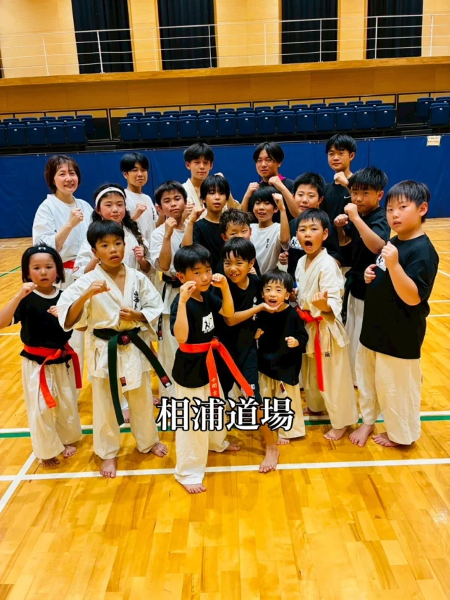 【相浦道場】
暑さに負けず仲間と稽古！

お問い合わせも多く見学や体験も随時募集しています。
☆☆☆☆☆☆☆☆☆☆☆☆☆
【長崎地区】
小菅道場　　　　(火)(土)18:40〜20:40
油木道場　　　　(水)  19:15〜21:00
横尾道場　　　　(金)  19:30〜21:30
矢上道場　　　　(金)  19:20〜21:00

【県北地区】
若竹台道場　　　(月)  19:15〜21:00
佐々道場　　　　(月)(木) 19:15〜21:00
名切道場　　　　(水)  19:15〜21:00
三川内道場　　　(木)  19:15〜21:00
相浦道場 ............(金)  19:00〜21:00

【県央地区】
諫早道場　　　　(月)(木)18:40〜20:40
喜々津道場　　　(水)18:30〜21:00
大村道場　　　　(水)19:00〜20:30

【島原地区】
島原道場　　　　(月)19:00〜21:00
深江道場 ............(火)(金)20:00〜21:30

見学や体験お待ちしております。
 #長崎 #新極真会 #空手#長崎空手#佐世保