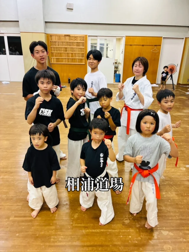 【相浦道場】
暑い中でも楽しく稽古(^^)

お問い合わせも多く見学や体験も随時募集しています。
☆☆☆☆☆☆☆☆☆☆☆☆☆
【長崎地区】
小菅道場　　　　(火)(土)18:40〜20:40
油木道場　　　　(水)  19:15〜21:00
横尾道場　　　　(金)  19:30〜21:30
矢上道場　　　　(金)  19:20〜21:00

【県北地区】
若竹台道場　　　(月)  19:15〜21:00
佐々道場　　　　(月)(木) 19:15〜21:00
名切道場　　　　(水)  19:15〜21:00
三川内道場　　　(木)  19:15〜21:00
相浦道場 ............(金)  19:00〜21:00

【県央地区】
諫早道場　　　　(月)(木)18:40〜20:40
喜々津道場　　　(水)18:30〜21:00
大村道場　　　　(水)19:00〜20:30

【島原地区】
島原道場　　　　(月)19:00〜21:00
深江道場 ............(火)(金)20:00〜21:30

見学や体験お待ちしております。
 #長崎 #新極真会 #空手#長崎空手#佐世保