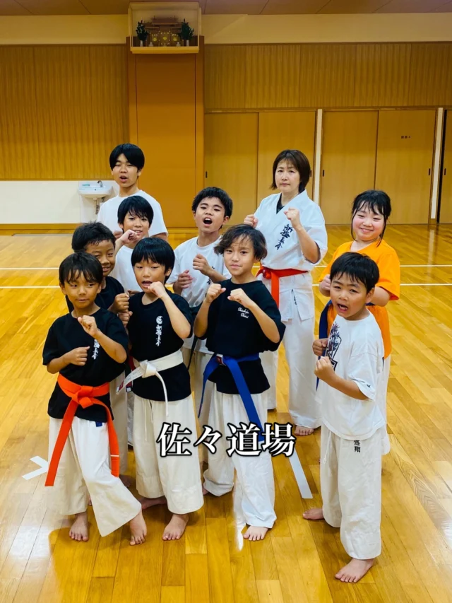 【佐々道場】
暑い中でも楽しく稽古(^^)

お問い合わせも多く見学や体験も随時募集しています。
☆☆☆☆☆☆☆☆☆☆☆☆☆
【長崎地区】
小菅道場　　　　(火)(土)18:40〜20:40
油木道場　　　　(水)  19:15〜21:00
横尾道場　　　　(金)  19:30〜21:30
矢上道場　　　　(金)  19:20〜21:00

【県北地区】
若竹台道場　　　(月)  19:15〜21:00
佐々道場　　　　(月)(木) 19:15〜21:00
名切道場　　　　(水)  19:15〜21:00
三川内道場　　　(木)  19:15〜21:00
相浦道場 ............(金)  19:00〜21:00

【県央地区】
諫早道場　　　　(月)(木)18:40〜20:40
喜々津道場　　　(水)18:30〜21:00
大村道場　　　　(水)19:00〜20:30

【島原地区】
島原道場　　　　(月)19:00〜21:00
深江道場 ............(火)(金)20:00〜21:30

見学や体験お待ちしております。
 #長崎 #新極真会 #空手#長崎空手#佐世保