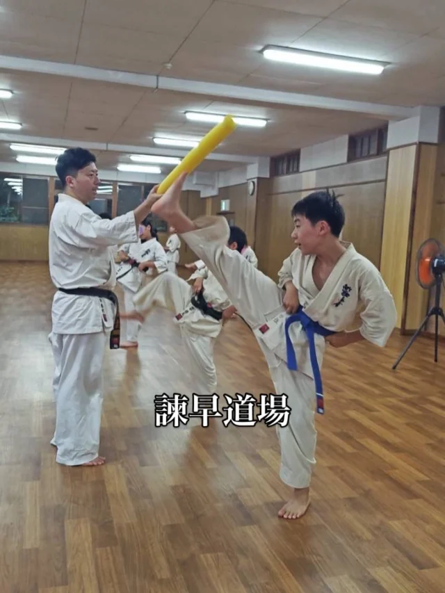 【諫早道場】
暑い中でも楽しく稽古(^^)

お問い合わせも多く見学や体験も随時募集しています。
☆☆☆☆☆☆☆☆☆☆☆☆☆
【長崎地区】
小菅道場　　　　(火)(土)18:40〜20:40
油木道場　　　　(水)  19:15〜21:00
横尾道場　　　　(金)  19:30〜21:30
矢上道場　　　　(金)  19:20〜21:00

【県北地区】
若竹台道場　　　(月)  19:15〜21:00
佐々道場　　　　(月)(木) 19:15〜21:00
名切道場　　　　(水)  19:15〜21:00
三川内道場　　　(木)  19:15〜21:00
相浦道場 ............(金)  19:00〜21:00

【県央地区】
諫早道場　　　　(月)(木)18:40〜20:40
喜々津道場　　　(水)18:30〜21:00
大村道場　　　　(水)19:00〜20:30

【島原地区】
島原道場　　　　(月)19:00〜21:00
深江道場 ............(火)(金)20:00〜21:30

見学や体験お待ちしております。
 #長崎 #新極真会 #空手#長崎空手#佐世保