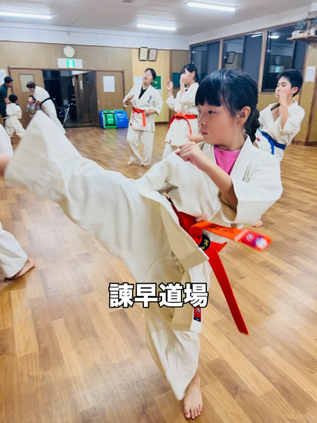 【諫早道場】
体験に2組来てくれました(^^)

お問い合わせも多く見学や体験も随時募集しています。
☆☆☆☆☆☆☆☆☆☆☆☆☆
【長崎地区】
小菅道場　　　　(火)(土)18:40〜20:40
油木道場　　　　(水)  19:15〜21:00
横尾道場　　　　(金)  19:30〜21:30
矢上道場　　　　(金)  19:20〜21:00

【県北地区】
若竹台道場　　　(月)  19:15〜21:00
佐々道場　　　　(月)(木) 19:15〜21:00
名切道場　　　　(水)  19:15〜21:00
三川内道場　　　(木)  19:15〜21:00
相浦道場 ............(金)  19:00〜21:00

【県央地区】
諫早道場　　　　(月)(木)18:40〜20:40
喜々津道場　　　(水)18:30〜21:00
大村道場　　　　(水)19:00〜20:30

【島原地区】
島原道場　　　　(月)19:00〜21:00
深江道場 ............(火)(金)20:00〜21:30

見学や体験お待ちしております。
 #長崎 #新極真会 #空手#長崎空手#佐世保