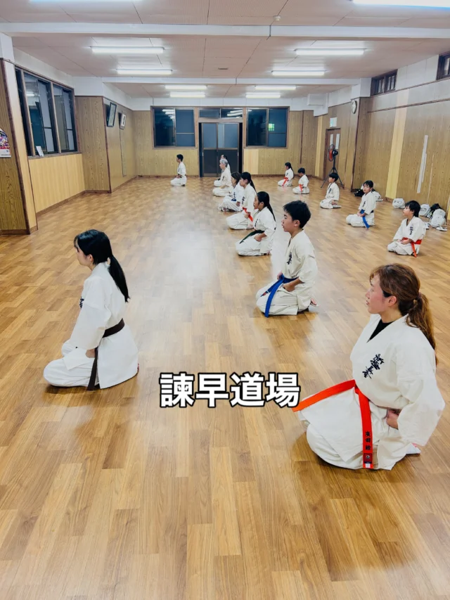 【諫早道場】
涼しい季節にしっかり稽古(^^)

お問い合わせも多く見学や体験も随時募集しています。
【長崎地区】
小菅道場　　　　(火)(土)18:40〜20:40
油木道場　　　　(水)  19:15〜21:00
横尾道場　　　　(金)  19:30〜21:30
矢上道場　　　　(金)  19:20〜21:00

【県北地区】
若竹台道場　　　(月)  19:15〜21:00
佐々道場　　　　(月)(木) 19:15〜21:00
名切道場　　　　(水)  19:15〜21:00
三川内道場　　　(木)  19:15〜21:00
相浦道場 ............(金)  19:00〜21:00

【県央地区】
諫早道場　　　　(月)(木)18:40〜20:40
喜々津道場　　　(水)18:30〜21:00
大村道場　　　　(水)19:00〜20:30

【島原地区】
島原道場　　　　(月)19:00〜21:00
深江道場 ............(火)(金)20:00〜21:30
 #長崎 #新極真会 #空手#長崎空手#佐世保