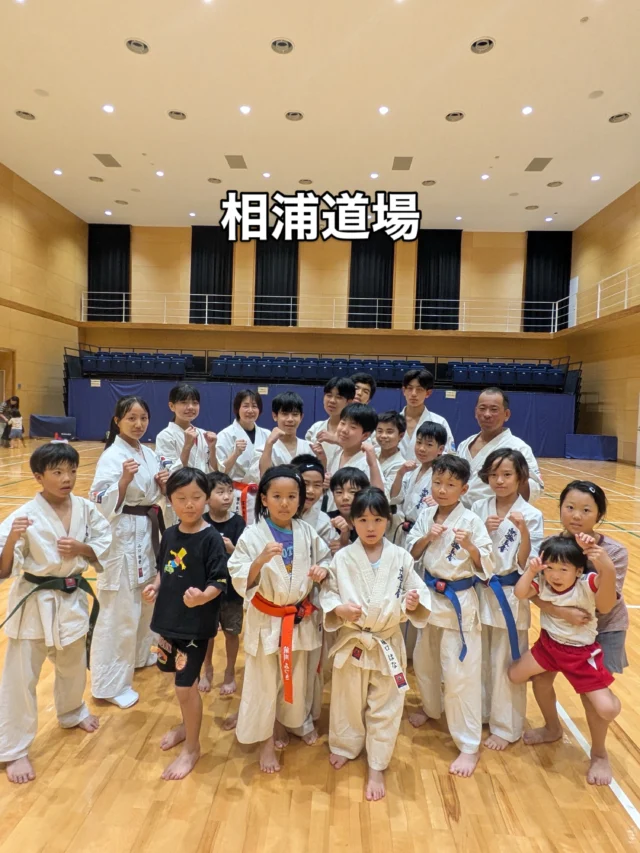 【諫早道場】
涼しい季節にしっかり稽古(^^)
4名体験に来てくれました😊

お問い合わせも多く見学や体験も随時募集しています。
【長崎地区】
小菅道場　　　　(火)(土)18:40〜20:40
油木道場　　　　(水)  19:15〜21:00
横尾道場　　　　(金)  19:30〜21:30
矢上道場　　　　(金)  19:20〜21:00

【県北地区】
若竹台道場　　　(月)  19:15〜21:00
佐々道場　　　　(月)(木) 19:15〜21:00
名切道場　　　　(水)  19:15〜21:00
三川内道場　　　(木)  19:15〜21:00
相浦道場 ............(金)  19:00〜21:00

【県央地区】
諫早道場　　　　(月)(木)18:40〜20:40
喜々津道場　　　(水)18:30〜21:00
大村道場　　　　(水)19:00〜20:30

【島原地区】
島原道場　　　　(月)19:00〜21:00
深江道場 ............(火)(金)20:00〜21:30
 #長崎 #新極真会 #空手#長崎空手#佐世保