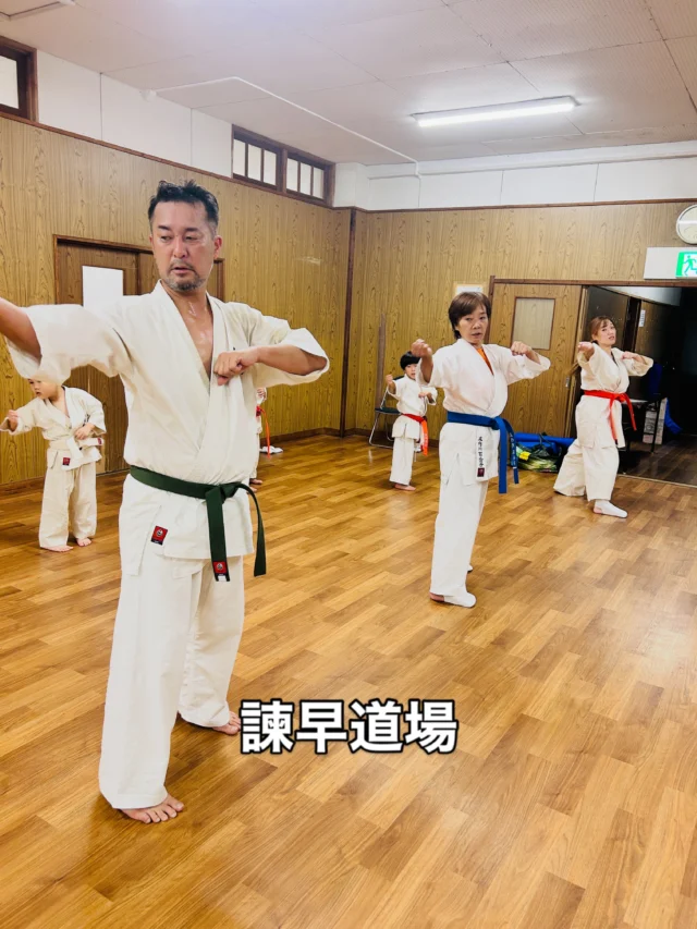 【諫早道場】
涼しい季節にしっかり稽古(^^)

お問い合わせも多く見学や体験も随時募集しています。
【長崎地区】
小菅道場　　　　(火)(土)18:40〜20:40
油木道場　　　　(水)  19:15〜21:00
横尾道場　　　　(金)  19:30〜21:30
矢上道場　　　　(金)  19:20〜21:00

【県北地区】
若竹台道場　　　(月)  19:15〜21:00
佐々道場　　　　(月)(木) 19:15〜21:00
名切道場　　　　(水)  19:15〜21:00
三川内道場　　　(木)  19:15〜21:00
相浦道場 ............(金)  19:00〜21:00

【県央地区】
諫早道場　　　　(月)(木)18:40〜20:40
喜々津道場　　　(水)18:30〜21:00
大村道場　　　　(水)19:00〜20:30

【島原地区】
島原道場　　　　(月)19:00〜21:00
深江道場 ............(火)(金)20:00〜21:30
 #長崎 #新極真会 #空手#長崎空手#佐世保