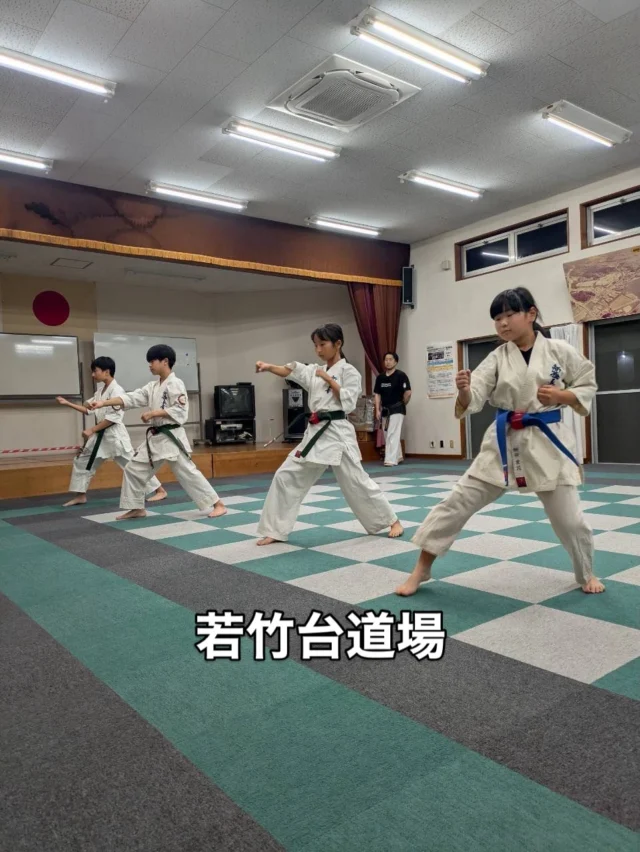 【若竹台・佐々道場】
涼しい季節にしっかり稽古(^^)

お問い合わせも多く見学や体験も随時募集しています。
【長崎地区】
小菅道場　　　　(火)(土)18:40〜20:40
油木道場　　　　(水)  19:15〜21:00
横尾道場　　　　(金)  19:30〜21:30
矢上道場　　　　(金)  19:20〜21:00

【県北地区】
若竹台道場　　　(月)  19:15〜21:00
佐々道場　　　　(月)(木) 19:15〜21:00
名切道場　　　　(水)  19:15〜21:00
三川内道場　　　(木)  19:15〜21:00
相浦道場 ............(金)  19:00〜21:00

【県央地区】
諫早道場　　　　(月)(木)18:40〜20:40
喜々津道場　　　(水)18:30〜21:00
大村道場　　　　(水)19:00〜20:30

【島原地区】
島原道場　　　　(月)19:00〜21:00
深江道場 ............(火)(金)20:00〜21:30
 #長崎 #新極真会 #空手#長崎空手#佐世保