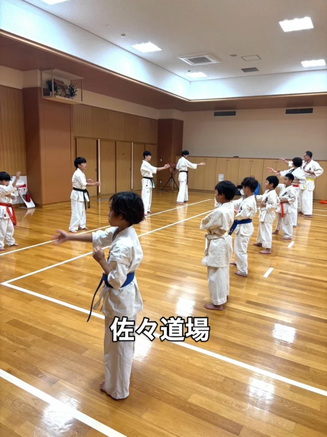 【佐々・三川内道場】
涼しい季節にしっかり稽古(^^)

お問い合わせも多く見学や体験も随時募集しています。
【長崎地区】
小菅道場　　　　(火)(土)18:40〜20:40
油木道場　　　　(水)  19:15〜21:00
横尾道場　　　　(金)  19:30〜21:30
矢上道場　　　　(金)  19:20〜21:00

【県北地区】
若竹台道場　　　(月)  19:15〜21:00
佐々道場　　　　(月)(木) 19:15〜21:00
名切道場　　　　(水)  19:15〜21:00
三川内道場　　　(木)  19:15〜21:00
相浦道場 ............(金)  19:00〜21:00

【県央地区】
諫早道場　　　　(月)(木)18:40〜20:40
喜々津道場　　　(水)18:30〜21:00
大村道場　　　　(水)19:00〜20:30

【島原地区】
島原道場　　　　(月)19:00〜21:00
深江道場 ............(火)(金)20:00〜21:30
 #長崎 #新極真会 #空手#長崎空手#佐世保