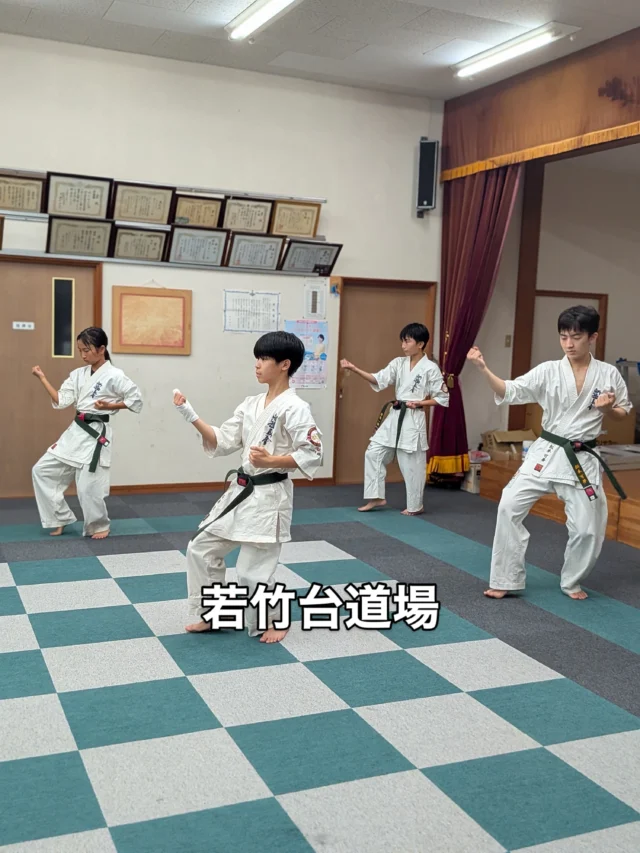 【若竹台・佐々道場】
涼しい季節にしっかり稽古(^^)

お問い合わせも多く見学や体験も随時募集しています。
【長崎地区】
小菅道場　　　　(火)(土)18:40〜20:40
油木道場　　　　(水)  19:15〜21:00
横尾道場　　　　(金)  19:30〜21:30
矢上道場　　　　(金)  19:20〜21:00

【県北地区】
若竹台道場　　　(月)  19:15〜21:00
佐々道場　　　　(月)(木) 19:15〜21:00
名切道場　　　　(水)  19:15〜21:00
三川内道場　　　(木)  19:15〜21:00
相浦道場 ............(金)  19:00〜21:00

【県央地区】
諫早道場　　　　(月)(木)18:40〜20:40
喜々津道場　　　(水)18:30〜21:00
大村道場　　　　(水)19:00〜20:30

【島原地区】
島原道場　　　　(月)19:00〜21:00
深江道場 ............(火)(金)20:00〜21:30
 #長崎 #新極真会 #空手#長崎空手#佐世保